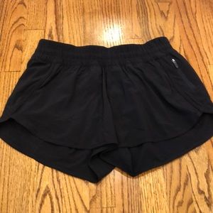 Lululemon tracker short 4”